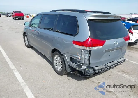 2014 Toyota Sienna Xle V6 8 Passenger z USA, uszkodzony, nr VIN 5TDYK3DC0ES451307